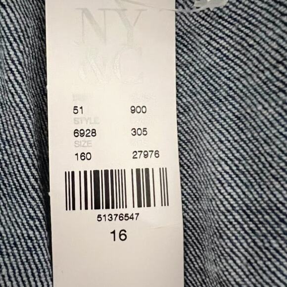 New York and Co Raw Hem Soho Distressed Star Cropped Boyfriend Jeans / Size 16 - Picture 4 of 4